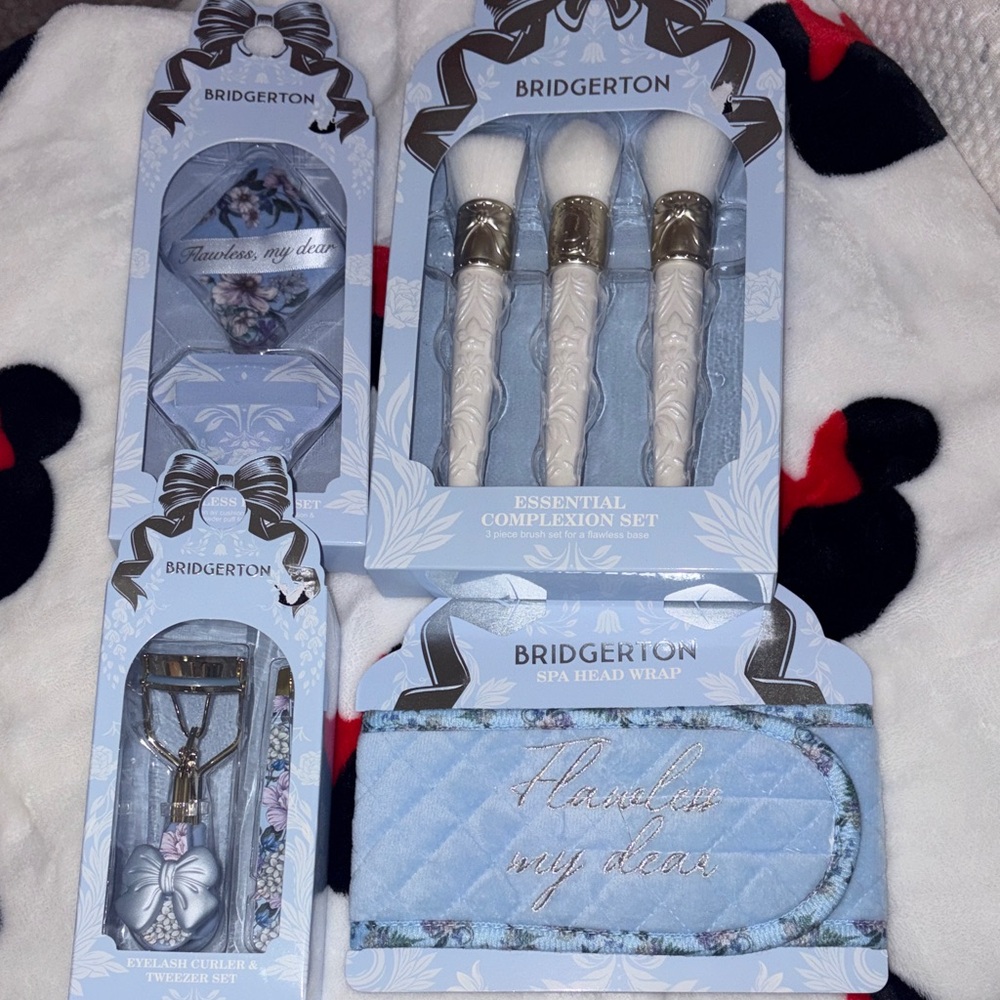 Bridgerton beauty Spa and Makeup brush Set